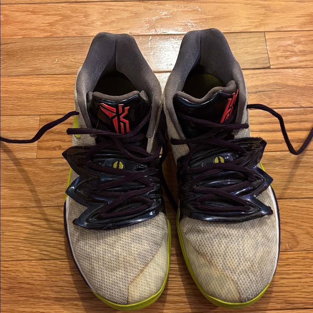 Nike Kyrie Mambo Mentality 5 Basketball Shoes